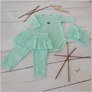 Funkcjonalny komplet niemowlęcy dla dziewczynki. Elastyczny miętowy komplet dziewczęcy. Legginsy ze spódniczką, body i opaska dla małej dziewczynki. Komplet na co dzień, uroczystości, wyjście ze szpitala.