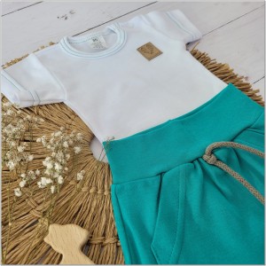 Biało-zielony komplet na lato dla niemowlaka. Body, spodenki na lato dla noworodka. Niemowlęcy, bawełniany zestaw na lato.