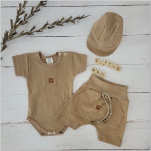 Brązowy komplet na lato dla niemowlaka. Body, spodenki na lato dla noworodka. Niemowlęcy, bawełniany zestaw na lato.