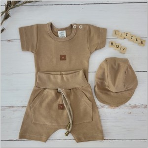 Brązowy komplet na lato dla niemowlaka. Body, spodenki na lato dla noworodka. Niemowlęcy, bawełniany zestaw na lato.