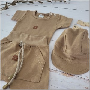 Brązowy komplet na lato dla niemowlaka. Body, spodenki na lato dla noworodka. Niemowlęcy, bawełniany zestaw na lato.