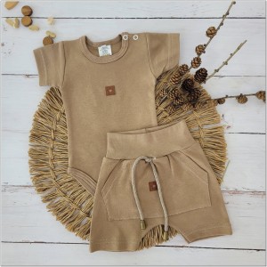 Brązowy komplet na lato dla niemowlaka. Body, spodenki na lato dla noworodka. Niemowlęcy, bawełniany zestaw na lato.