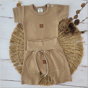 Brązowy komplet na lato dla niemowlaka. Body, spodenki na lato dla noworodka. Niemowlęcy, bawełniany zestaw na lato.