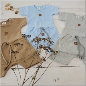 Brązowy komplet na lato dla niemowlaka. Body, spodenki na lato dla noworodka. Niemowlęcy, bawełniany zestaw na lato.