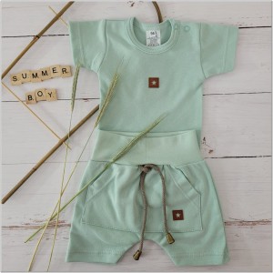 Zielony komplet na lato dla niemowlaka. Body, spodenki na lato dla noworodka. Niemowlęcy, bawełniany zestaw na lato.