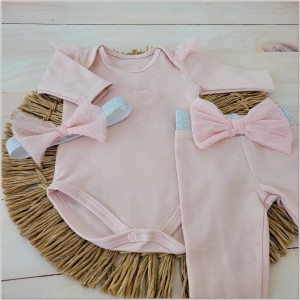 Bawełniany różowy komplet dla dziewczynki z legginsami. Idealny zestaw na prezent dla dziewczynki. Zestaw z tiulem i kokardą dla dziewczynki.