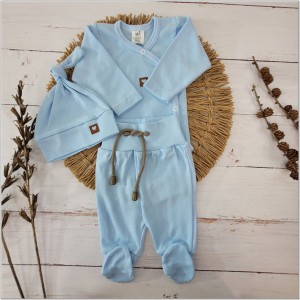 Uniwersalny komplet niemowlęcy z czapeczką. Niebieski, bawełniany zestaw dla noworodka. Body, spodnie, czapeczka na wyjście ze szpitala. Pomysł na prezent dla noworodka.