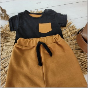 Wygodny bawełniany 2 częściowy komplet na lato dla niemowlaka tshirt-spodenki  cynamon +czarny .Idealny na letnie dni dla maluszka.