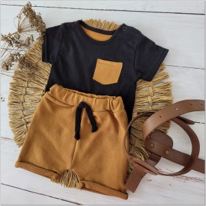 Wygodny bawełniany 2 częściowy komplet na lato dla niemowlaka tshirt-spodenki  cynamon +czarny .Idealny na letnie dni dla maluszka.