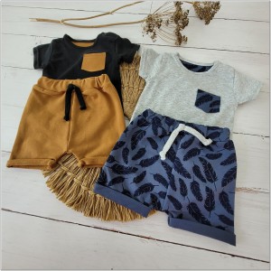 Wygodny bawełniany 2 częściowy komplet na lato dla niemowlaka tshirt-spodenki  cynamon +czarny .Idealny na letnie dni dla maluszka.