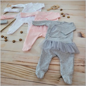 Bawełniany komplet dla dziewczynki z półśpiochami. Zestaw na wyjście ze szpitala dla dziewczynki.