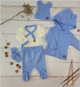 Wyprawka bawełniana 5 częściowa na wyjście ze szpitala. Wyprawka dla noworodka w kolorze błękitnym