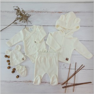 Wyprawka bawełniana 5 częściowa na wyjście ze szpitala. Wyprawka dla noworodka w kolorze ecru.