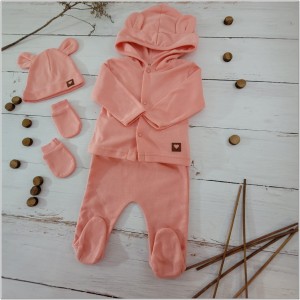 Wyprawka bawełniana 5 częściowa na wyjście ze szpitala. Wyprawka dla noworodka w kolorze koralowego różu.