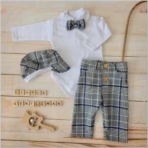Elegancki  komplet w kratkę chłopięcy na chrzest, wesela, uroczystości Elegancki zestaw: bawełniane body,  elastyczne spodnie, muszka, czapka. Modny garniturek dla chłopca.