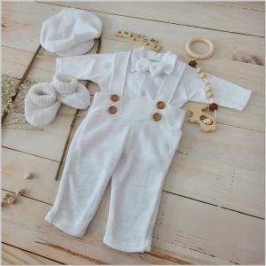 7 komplet włóczkowy na chrzest garniturek z szelkami.jpg