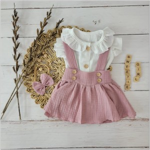 Komplet muślinowy na chrzest spódniczka z szelkami. Przewiewny komplet dla dziewczynki na lato. Muślinowy zestaw: body, opaska i spódniczka na szelkach.