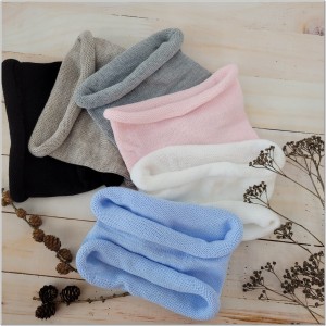 Tuba jednowarstwowa dziecięca. Biała włóczkowa tuba dla dziecka. Komin dziecięcy.