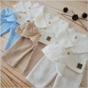 Elegancki muślinowy  3 częściowy dla chłopca koszula + czapka+ spodnie. Przewiewny i komplet dla niemowlaka w kolorze błękitnym.