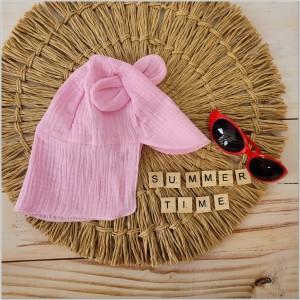 Niemowlęca czapka muślinowa. Czapka na lato dla niemowląt. Czapka muślinowa niemowlęca z uszkami i przedłużanym tyłem. Przewiewna muślinowa czapka na lato dla dziecka.