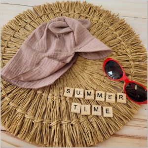 Niemowlęca czapka muślinowa. Czapka na lato dla niemowląt. Czapka muślinowa niemowlęca z uszkami i przedłużanym tyłem. Przewiewna muślinowa czapka na lato dla dziecka.