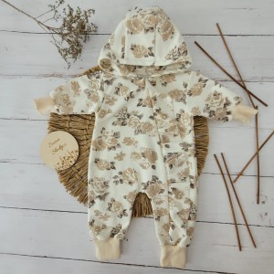 Dresowy bawełniany wiosenny, letni, jesienny kombinezon niemowlęcy. Pajac dla niemowlaka beżowo-czekoladowy  Dres dla noworodka, dziewczynki w kwiaty