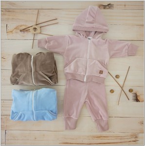 Dres welurowy niemowlęcy brudny róż