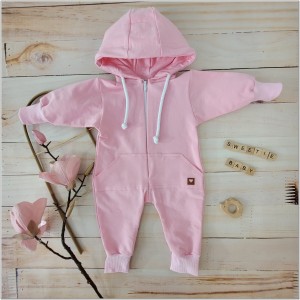 Dresowy bawełniany wiosenny, letni, jesienny kombinezon niemowlęcy. Pajac dla niemowlaka różowy. Dres dla noworodka