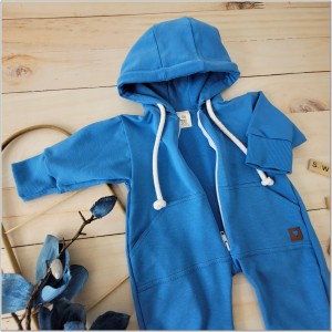 Dresowy bawełniany wiosenny, letni, jesienny kombinezon niemowlęcy. Pajac dla niemowlaka niebieski. Dres dla noworodka
