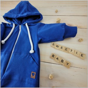 Dresowy bawełniany wiosenny, letni, jesienny kombinezon niemowlęcy. Pajac dla niemowlaka szafirowy. Dres dla noworodka