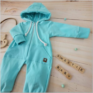 Dresowy bawełniany wiosenny, letni, jesienny kombinezon niemowlęcy. Pajac dla niemowlaka turkusowy. Dres dla noworodka