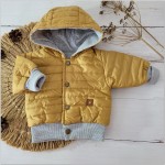 Jesienna kurtka pikowana z kapturem bejsbolówka 56-86 musztardowa