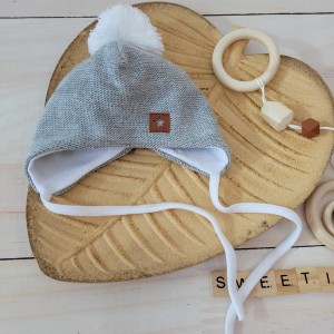 1 czapka włóczkowa wiązana z pomponem.jpg