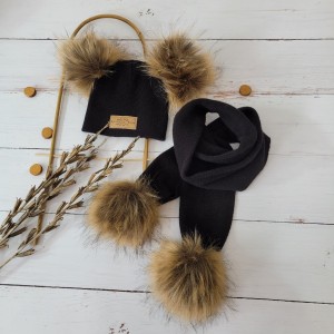 7 czapka zimowa z pomponami + SZALIK Z pomponami.jpg