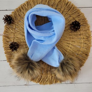 18 szalik z pomponami futerkowymi.jpg