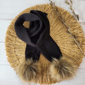 2 szalik z pomponami futerkowymi.jpg