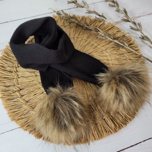 3 szalik z pomponami futerkowymi.jpg