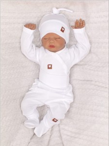 Wyprawka gładka biała. Kompletna wyprawka.  Bawełniana wyprawka. Wyprawka do szpitala. Zestaw dla noworodka. Wyprawka na prezent. Wyprawka dla noworodka.
Unikalny komplet.