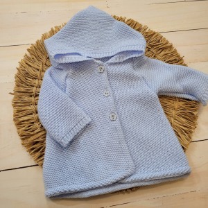 1 sweterek niebieski niemowlęcy.JPG