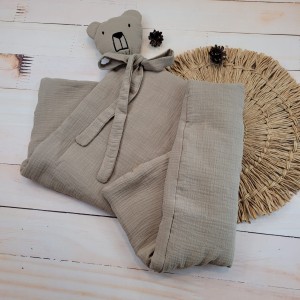 3 Miękki ciepły kocyk kołderka dla niemowlaka muślin piaskowy miś.JPG