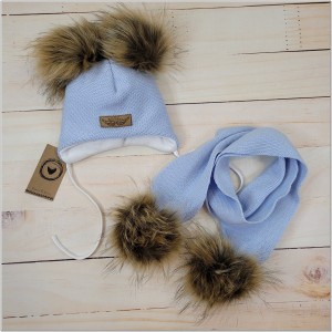 1 czapka zimowa + szalik z pomponami błękitna.JPG