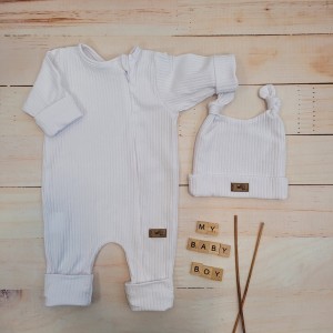 7 rampers dla chłopca  komplet 2 częściowy czapka rampers zamek do samego dołu ściągacze wiosna lato .jpg