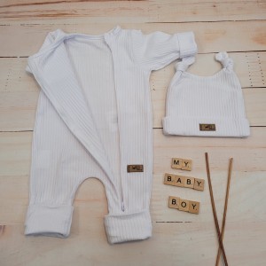 8 rampers dla chłopca  komplet 2 częściowy czapka rampers zamek do samego dołu ściągacze wiosna lato .jpg