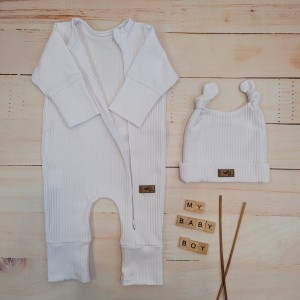 10 rampers dla chłopca  komplet 2 częściowy czapka rampers zamek do samego dołu ściągacze wiosna lato .jpg