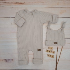 21 rampers dla chłopca  komplet 2 częściowy czapka rampers zamek do samego dołu ściągacze wiosna lato .jpg