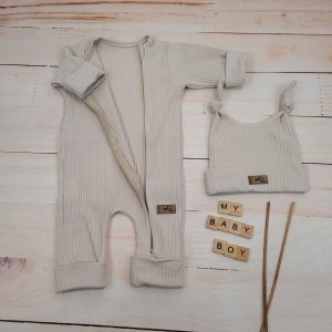 24 rampers dla chłopca  komplet 2 częściowy czapka rampers zamek do samego dołu ściągacze wiosna lato .jpg