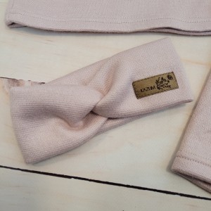 9 3 cz komplet dla dziewczynki sweter z falbanką oversize + legginsy ze spódniczką + opaska .jpg