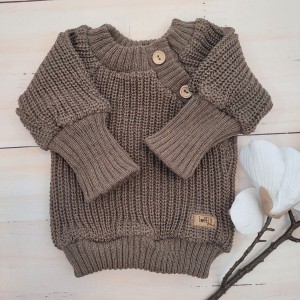 3sweterek bluza sweter włóczkowy dziergany z guzikami na chrzest na codzień.jpg