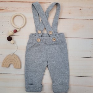 2prążkowane legginsy spodnie na szelkach .jpg