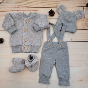 74cz komplet miś kurtka spodnie na szelkach czapka buciki.jpg